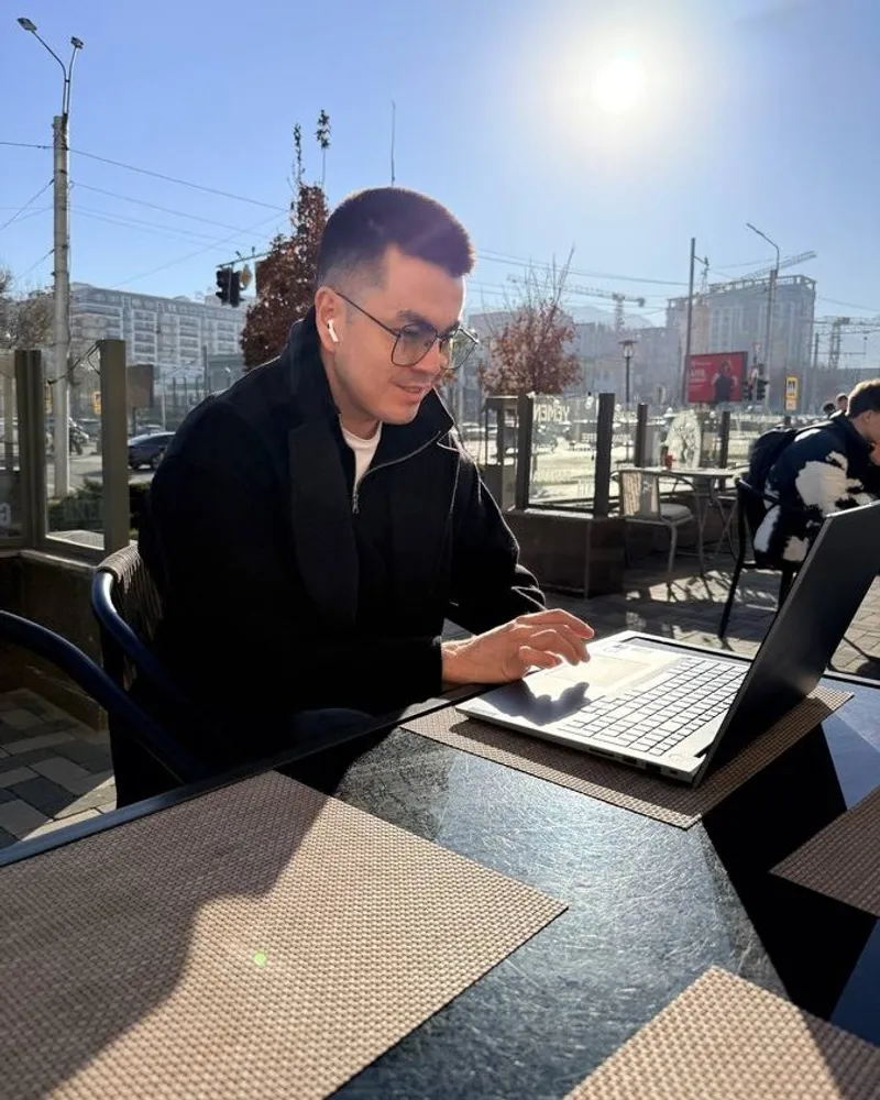 Рауан Оразхан за работой